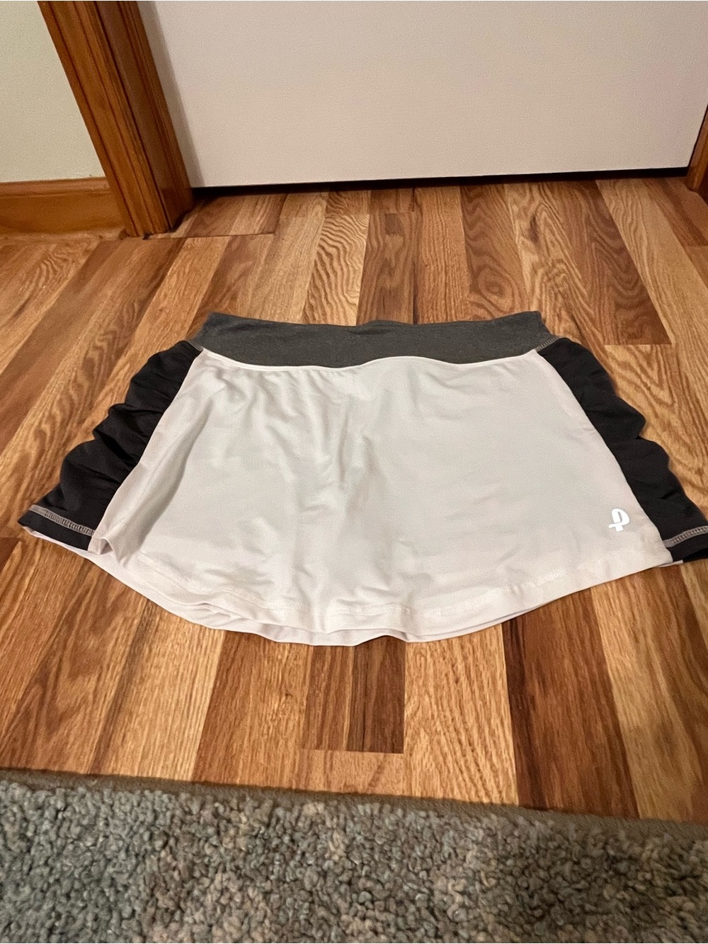 Penn Tennis Skort White w/ Charcoal Grey Size Medium Excellent Condition